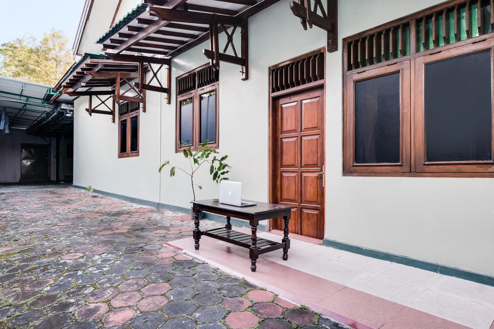 Spot On 92068 Pudja Kesuma Homestay Syariah Yogyakarta Pedes エクステリア 写真