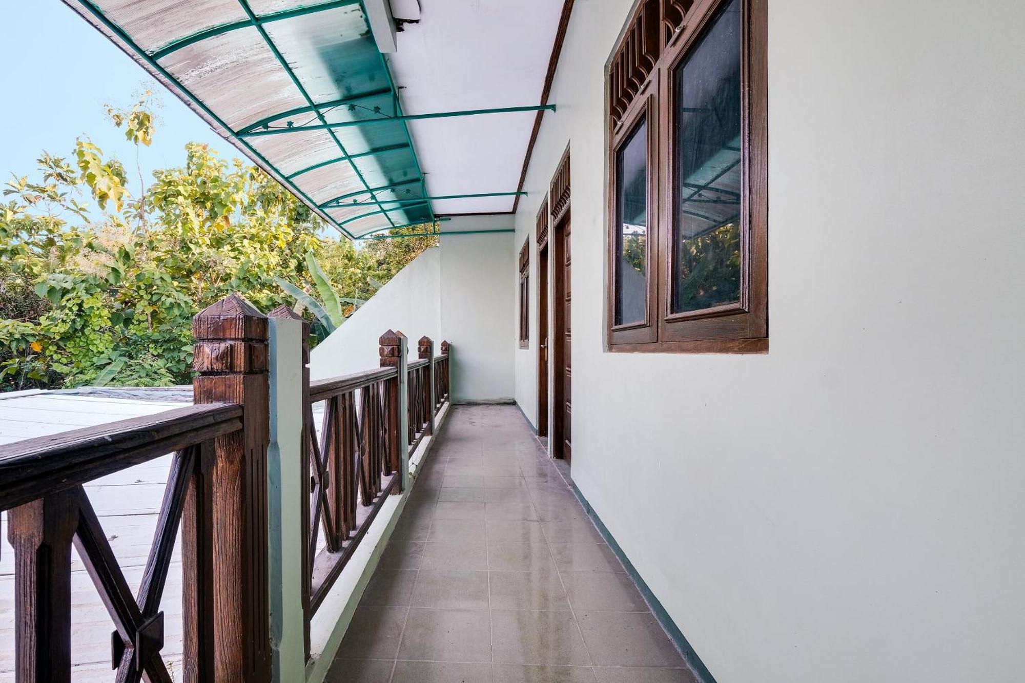 Spot On 92068 Pudja Kesuma Homestay Syariah Yogyakarta Pedes エクステリア 写真